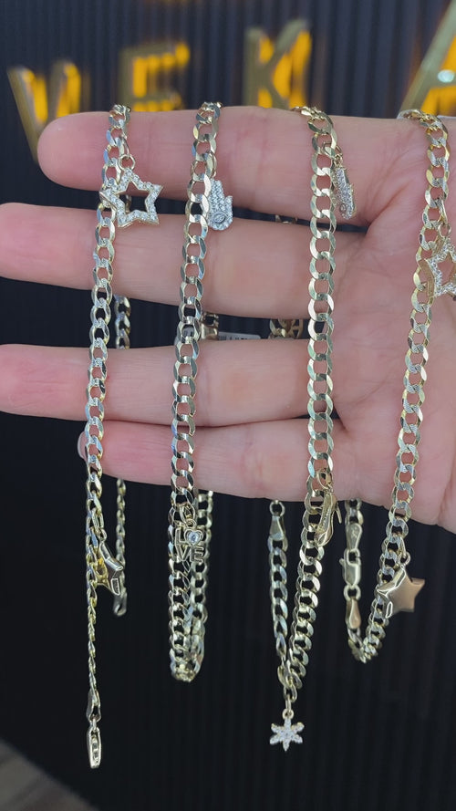 A video of a variety of gold anklets in real gold in a flat cuban link style