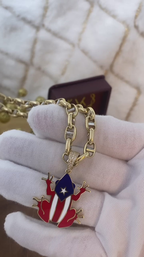 Handheld showcase of 10K two-tone gold 6mm mariner chain paired with a custom pendant by VEKA Jewelry