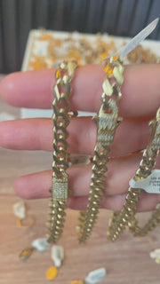 14k Gold Ankle Bracelet Different sizes Display