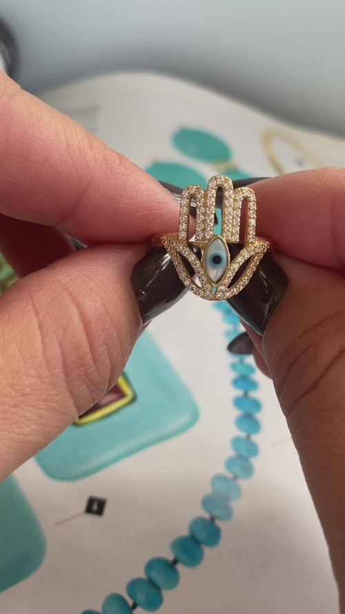a Video showing a real gold ring with a Hamsa design on it.