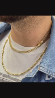 Video shows the craftsmanship of this chain. The chain in the video is 16" compared to the 22 that is offered in the listing.
