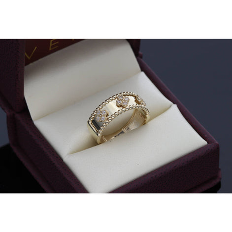 Three Clover with stones in Real Gold Band